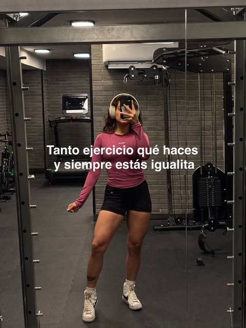 Nathaly Ziems entrenando en el gimnasio.